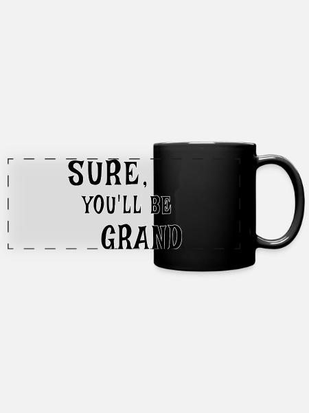 Sure, You’ll Be Grand – Irish Saying - Panorama-Tasse farbig - Schwarz