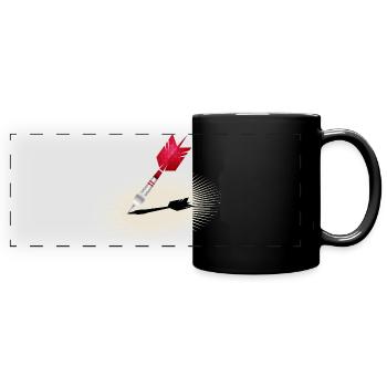 Detailliertes Dartpfeil-Motiv in Rot mit Schatten - Panorama-Tasse farbig - Schwarz - Vorne