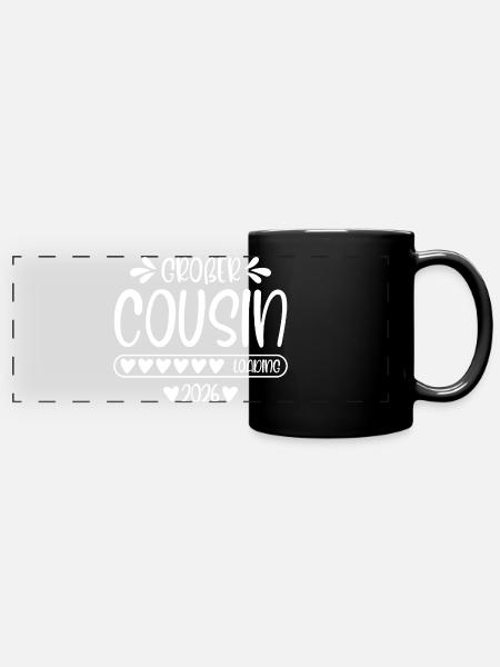 Großer Cousin 2026 loading - Panorama-Tasse farbig - Schwarz