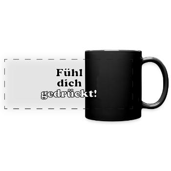 Fühl dich gedrückt, by MundART - Panorama-Tasse farbig - Schwarz - Vorne