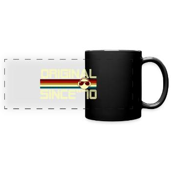 Seit 70 - Panorama-Tasse farbig - Schwarz - Vorne