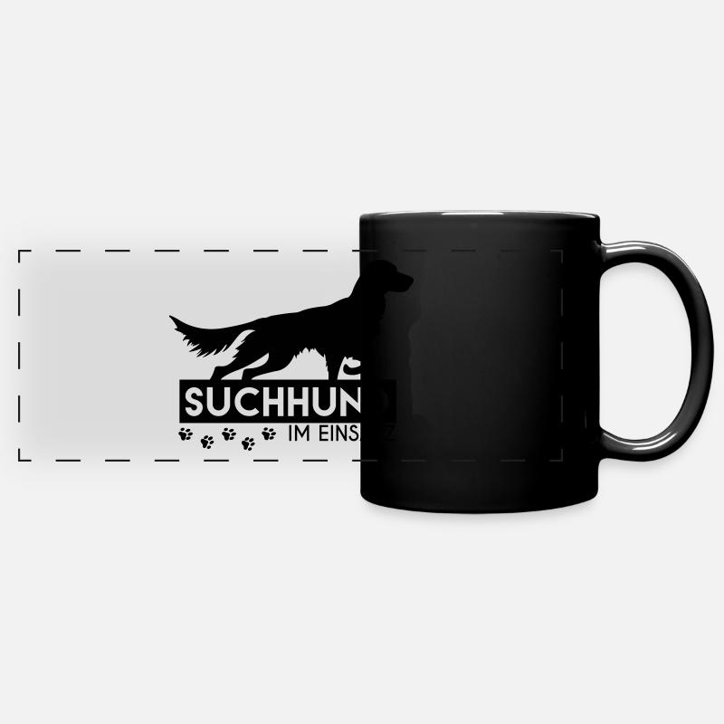 Suchhung im Einsatz - Panorama-Tasse farbig - Schwarz