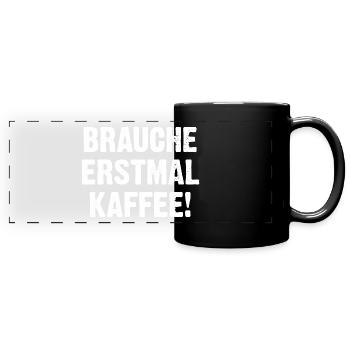 Brauche Erstmal Kaffee - Panorama-Tasse farbig - Schwarz - Vorne