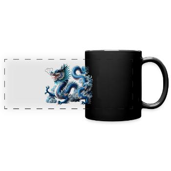 Blauer Drachen im Wolkenfluss - Panorama-Tasse farbig - Schwarz - Vorne