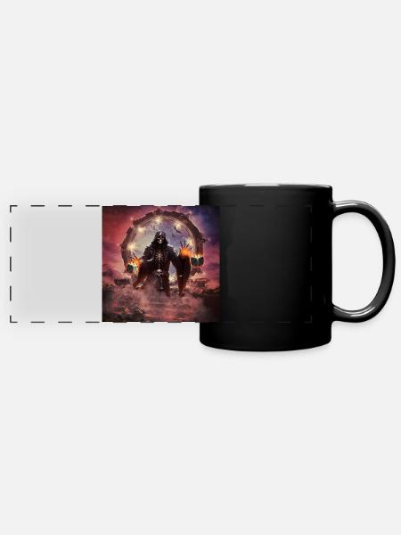 Faszinierende und mystische Kulisse eines Skeletts - Panorama-Tasse farbig - Schwarz