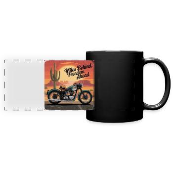 Miles Behind, Freedom Ahead – Biker-Abenteuer - Panorama-Tasse farbig - Schwarz - Vorne