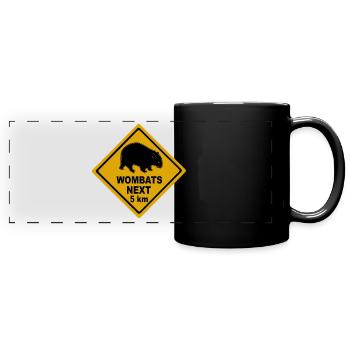 Wombats next 5 km Strassenschild - Panorama-Tasse farbig - Schwarz - Vorne
