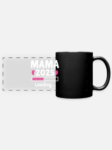 Mama 2025 Loading - Panorama-Tasse farbig - Schwarz