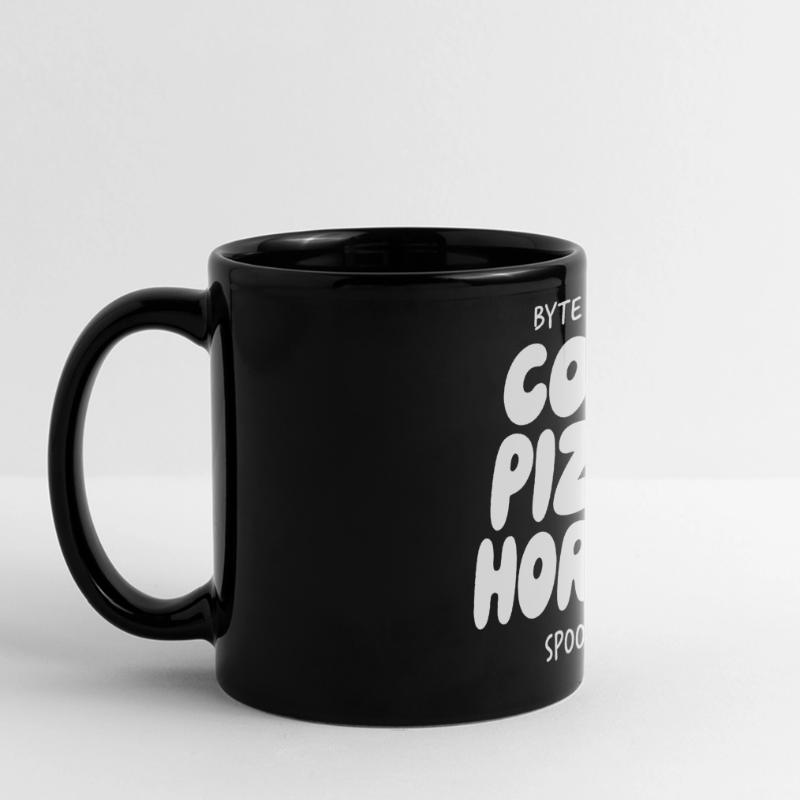 Byte Nächte: Code Pizza Horror Panorama-Tasse farbig