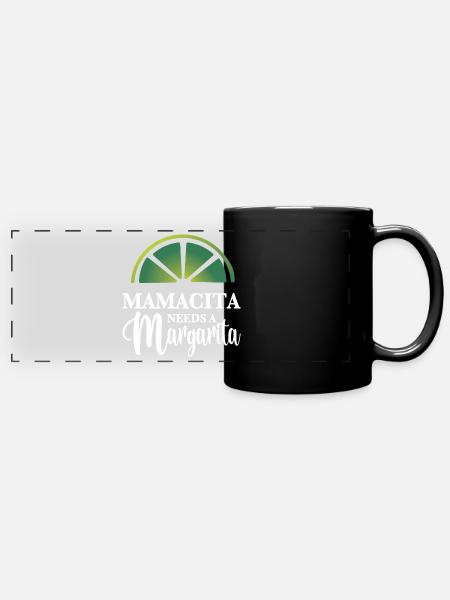 MAMACITA NEEDS A Margarita - Panorama-Tasse farbig - Schwarz