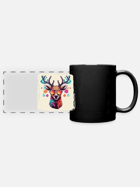 Rentier mit Weihnachtskugeln und Mütze - Panorama-Tasse farbig - Schwarz