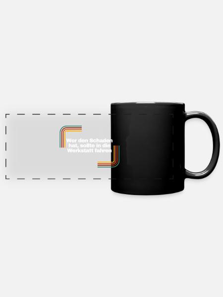Wer den Schaden hat... | Shirt, Geschenk - Panorama-Tasse farbig - Schwarz