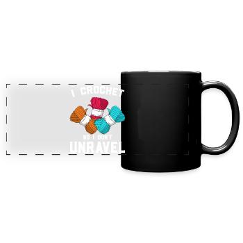 Crochet & Chill – Häkeln statt Ausrasten - Panorama-Tasse farbig - Schwarz - Vorne