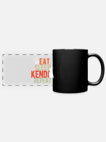 Japanischer Schwertkampf Kendo - Panorama-Tasse farbig - Schwarz