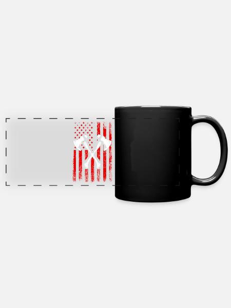 axe throwing american flag - Panorama-Tasse farbig - Schwarz