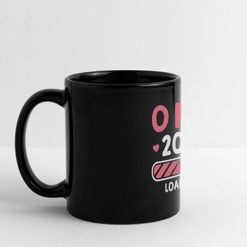 Oma 2023 loading Werdende Großmutter Geschenk Panorama-Tasse farbig