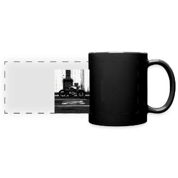 Urbanes Schwarz Weiß Motorradfoto - Panorama-Tasse farbig - Schwarz - Vorne