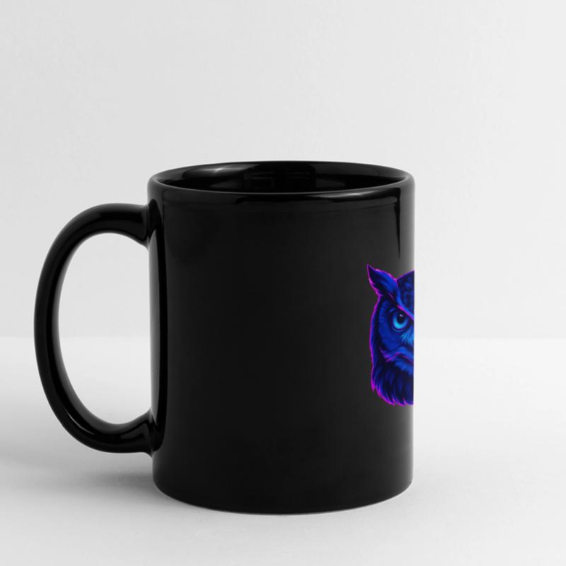 Neonblaue Eule mit intensivem Blick Panorama-Tasse farbig