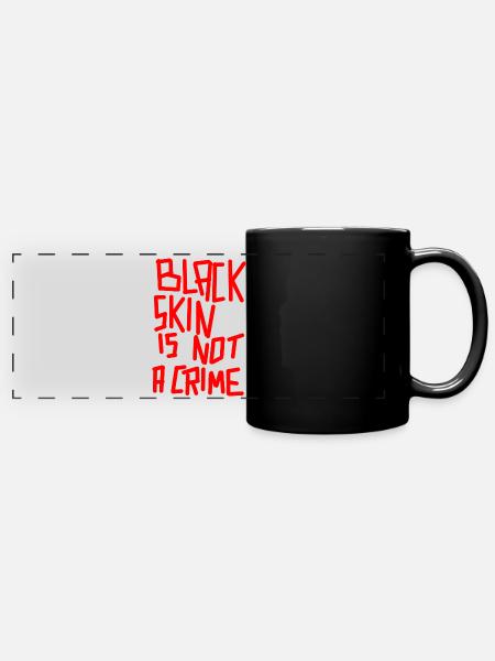 black skin - Panorama-Tasse farbig - Schwarz
