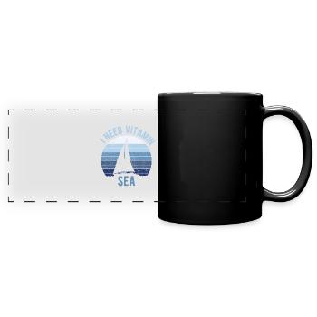 Segelboot I need Vitamin Sea - Panorama-Tasse farbig - Schwarz - Vorne