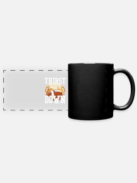 Durst Fußballbier Runter - Panorama-Tasse farbig - Schwarz