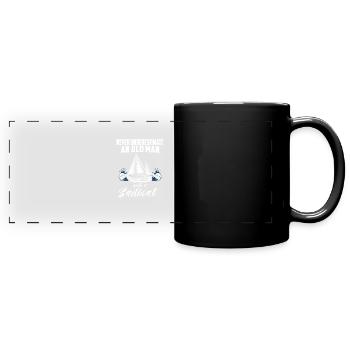 Unterschätze niemals einen alten Mann Segelboot - Panorama-Tasse farbig - Schwarz - Vorne