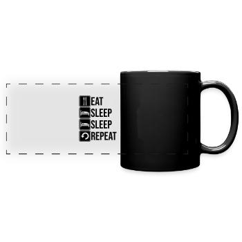 Schlafen täglich wiederholen - Panorama-Tasse farbig - Schwarz - Vorne
