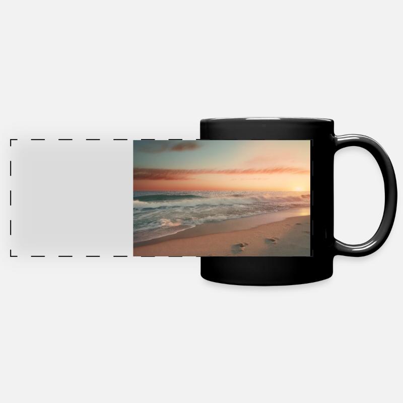 Coucher de soleil sur la plage - Mug panoramique uni - noir