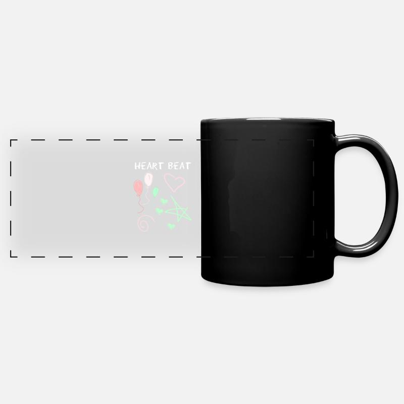 Herzschlag mit kreide gezeichnet - Panorama-Tasse farbig - Schwarz