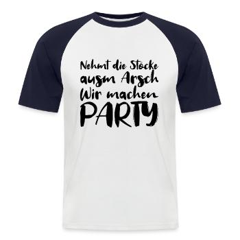 Nehmt die Stoecke ausm Arsch wir machen Party - Männer Baseball-T-Shirt - Weiß/Navy - Vorne - Nik (191cm)