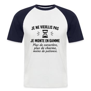 Je ne vieillis pas, cadeau d'anniversaire,Humour - T-shirt baseball manches courtes Homme - blanc/marine - Devant - Nik (191cm)