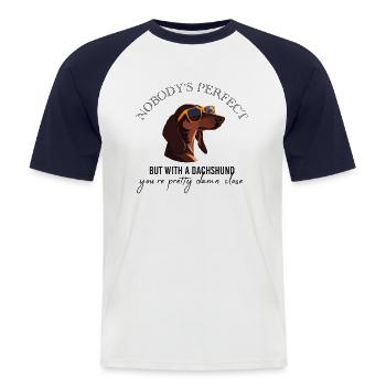 Nobodys perfect Dachshund Dackel Sausage Dog - Männer Baseball-T-Shirt - Weiß/Navy - Vorne - Nik (191cm)