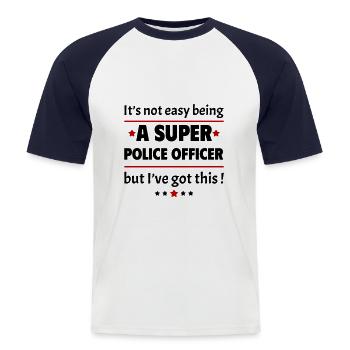 Pas facile d’être un super policier ! - T-shirt baseball manches courtes Homme - blanc/marine - Devant - Nik (191cm)