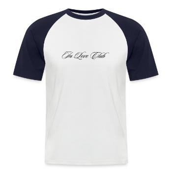 In Love Club – Style de rue romantique minimal - T-shirt baseball manches courtes Homme - blanc/marine - Devant - Nik (191cm)