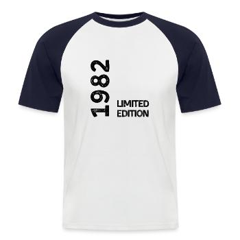 1982 limited edition - T-shirt baseball manches courtes Homme - blanc/marine - Devant - Nik (191cm)