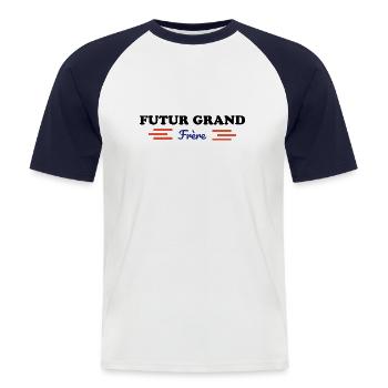 Futur grand frère - annonce futur grand frère - T-shirt baseball manches courtes Homme - blanc/marine - Devant - Nik (191cm)