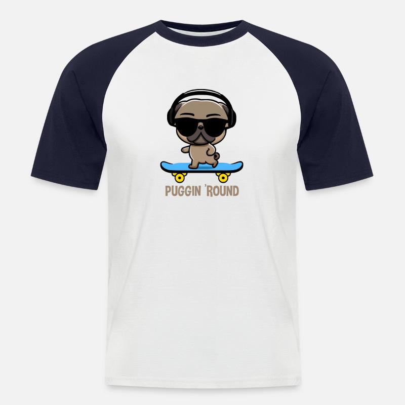 Mops auf Skateboard Pugging Around - Männer Baseball-T-Shirt - Weiß/Navy