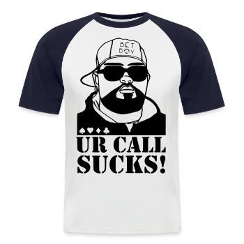 UR CALL SUCKS! - BETBOY Poker Clothing - Männer Baseball-T-Shirt - Weiß/Navy - Vorne - Nik (191cm)