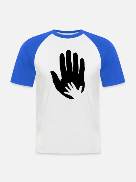 Baby, barn hånd i voksen forælder hånd. - Kortærmet herre-baseballshirt - hvid/kongeblå