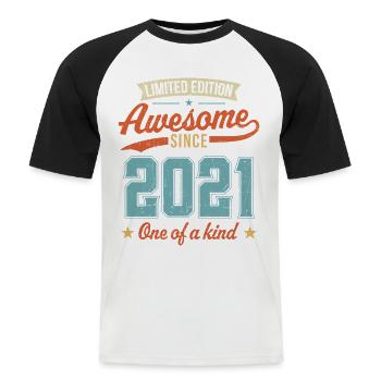 Génial depuis 2021 - T-shirt baseball manches courtes Homme - blanc/noir - Devant - Nik (191cm)