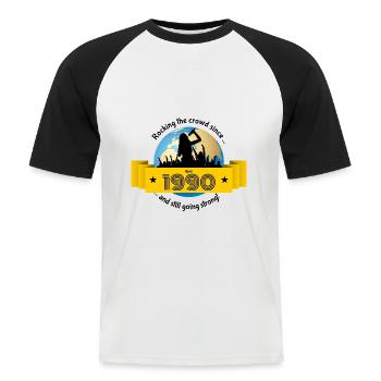 35. Anniversaire Secouant la foule depuis 04/1990 - T-shirt baseball manches courtes Homme - blanc/noir - Devant - Nik (191cm)