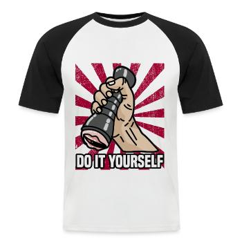 DO IT YOURSELF Taschen Vagina Taschenmuschi Pussy - Männer Baseball-T-Shirt - Weiß/Schwarz - Vorne - Nik (191cm)
