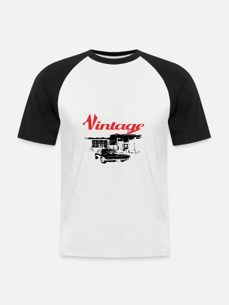 Muscle-Car an Tankstelle - Männer Baseball-T-Shirt - Weiß/Schwarz