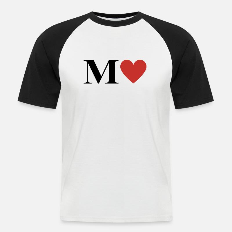 Buchstabe m rotes Herz - Männer Baseball-T-Shirt - Weiß/Schwarz