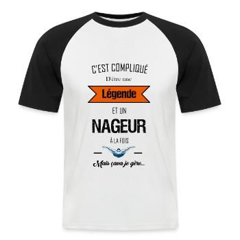 C'est compliqué d'être une légende t-shirt nageur - T-shirt baseball manches courtes Homme - blanc/noir - Devant - Nik (191cm)