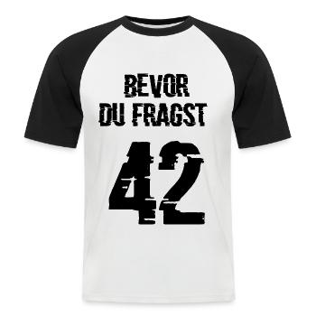 42 - Männer Baseball-T-Shirt - Weiß/Schwarz - Vorne - Nik (191cm)
