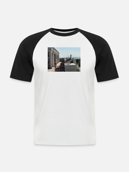 Möwenblick am Hafen Dachterrasse - Männer Baseball-T-Shirt - Weiß/Schwarz