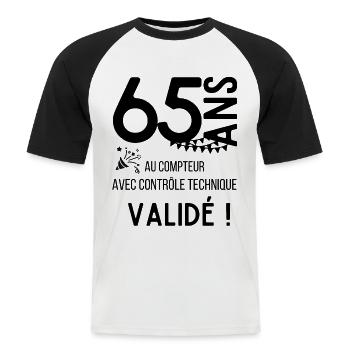 65 ans validé - T-shirt baseball manches courtes Homme - blanc/noir - Devant - Nik (191cm)
