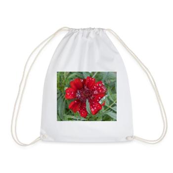 Rote Kleinblattblüte, bedeckt mit Wassertropfen, - Turnbeutel - Weiß - Vorne