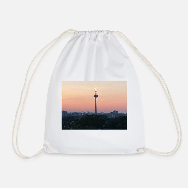 Dämmerungsskyline mit Turm-Silhouette - Turnbeutel - Weiß
